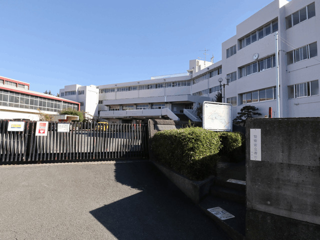 小学校　伊勢原市立竹園小学校（小学校）まで878m