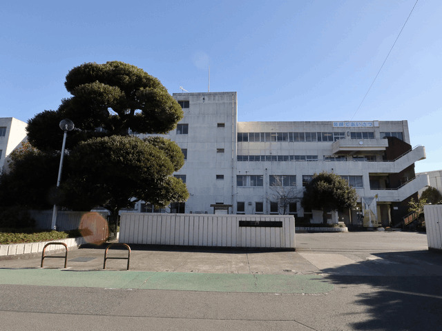 中学校　伊勢原市立伊勢原中学校（中学校）まで1771m