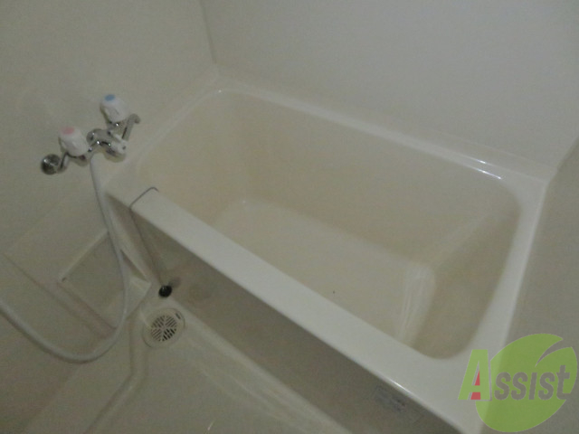 バス・シャワールーム　お風呂のサイズもゆったりしていてイイ感じですねー