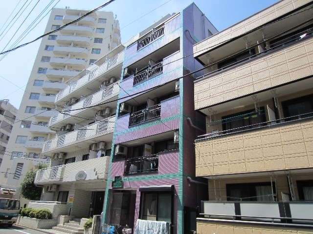 建物外観　きれいなタイル貼りの賃貸物件です。