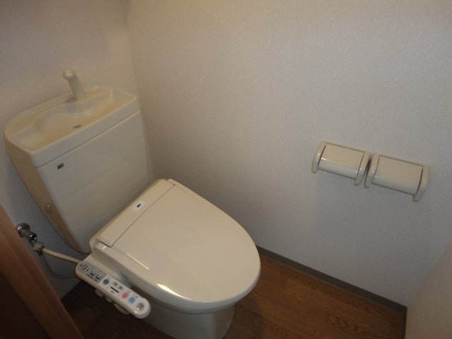 トイレ　掲載写真は同型モデルを掲載しており実際のお部屋と仕様等が異な