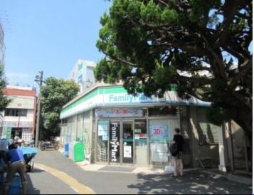 コンビニ　ファミリーマート 横浜大口駅前店（コンビニ）まで254m