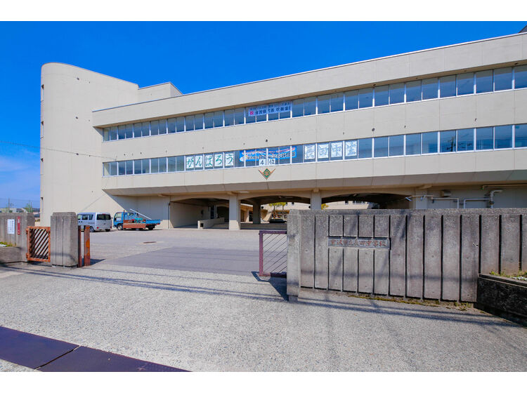 中学校　長田中学校（中学校）まで320m