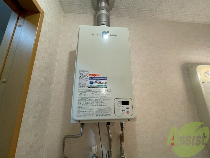 その他設備　給湯器です。操作しやすいパネルになってます。