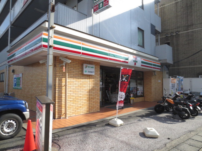 コンビニ　セブンイレブン（コンビニ）まで286m