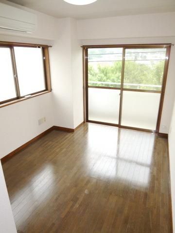 居室・リビング　★2面採光の明るいお部屋です★写真は角部屋の場合★