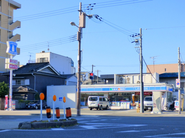 コンビニ　ローソン背戸口四丁目店（コンビニ）まで163m