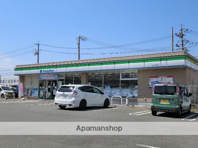 コンビニ　ファミリーマート（コンビニ）まで1341m