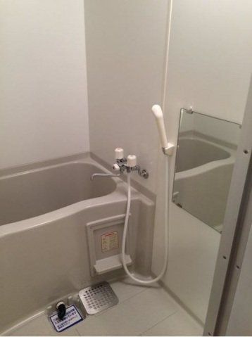 バス・シャワールーム　広めの浴室です。