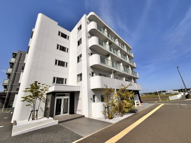 建物外観　市営地下鉄東西線「荒井」駅徒歩4分