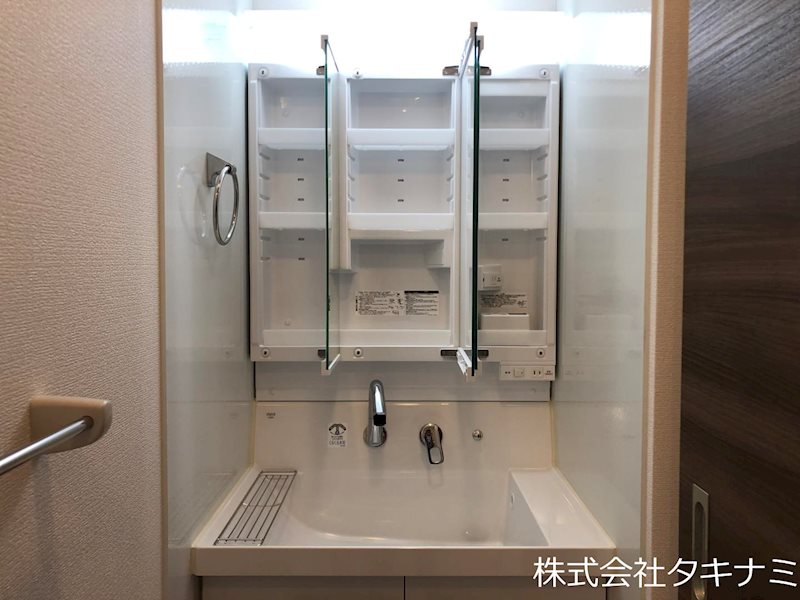 その他　三面鏡付洗面台