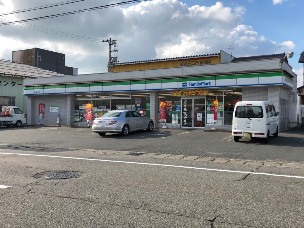 コンビニ　ファミリーマート 福井高木中央店（コンビニ）まで303m