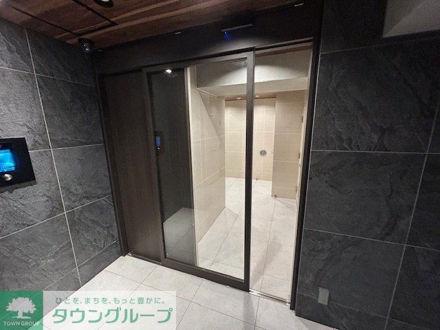 エントランス　エントランス