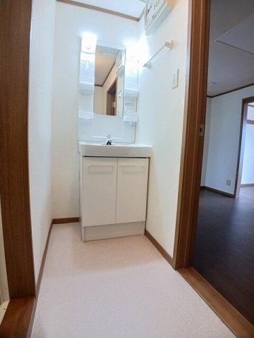 洗面設備　コンパクトで使いやすい洗面所