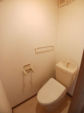 トイレ　清潔感のあるトイレです