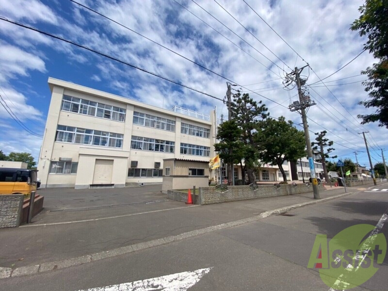 小学校　札幌市立篠路小学校（小学校）まで382m