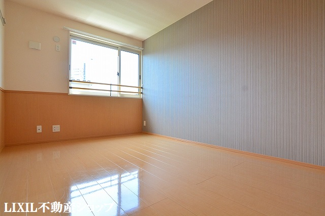 その他　西側６．１帖の洋室です。