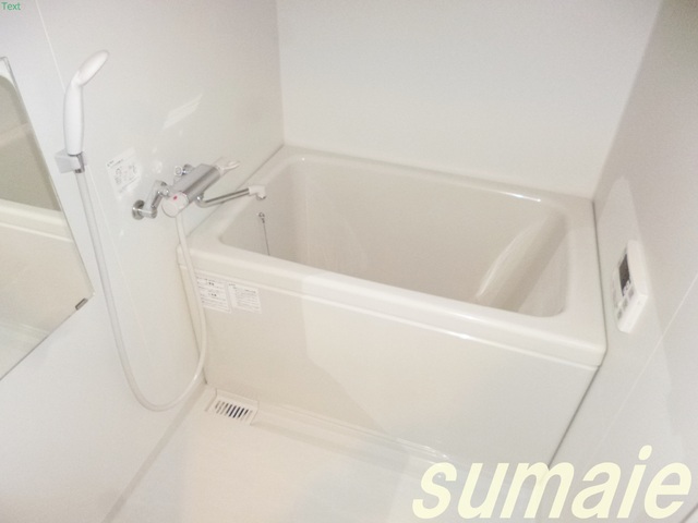 バス・シャワールーム　自動給湯器付きでキレイなお風呂です♪