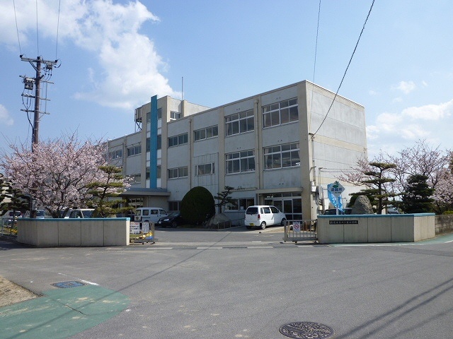小学校　鈴鹿市立一ノ宮小学校（小学校）まで2444m