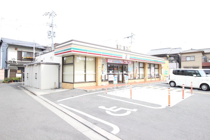 コンビニ　セブンイレブン（コンビニ）まで210m