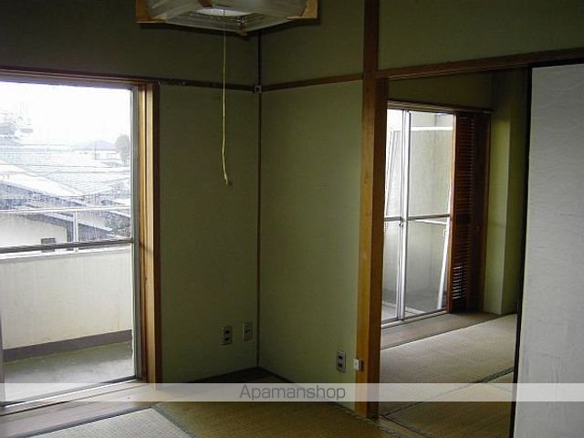 フラワーフィールドマンションの居間写真