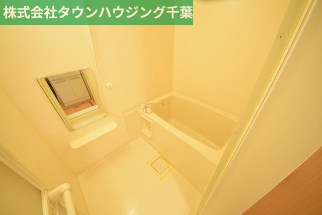 バス・シャワールーム　鏡付きバスルーム