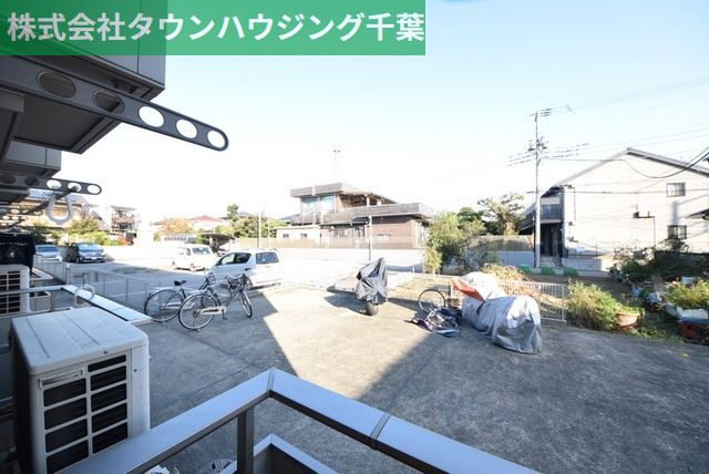 眺望　目の前は駐輪場のため閑静な住宅街