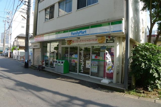 コンビニ　ファミリーマート（コンビニ）まで60m