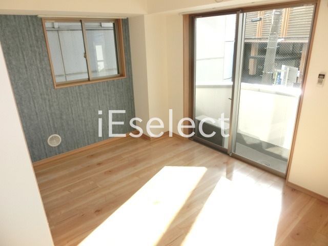 居室・リビング　2面採光のお部屋で開放感ありますね