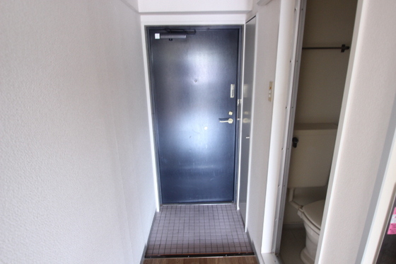 玄関　※別部屋の写真です