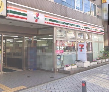 コンビニ　セブンイレブン（コンビニ）まで318m