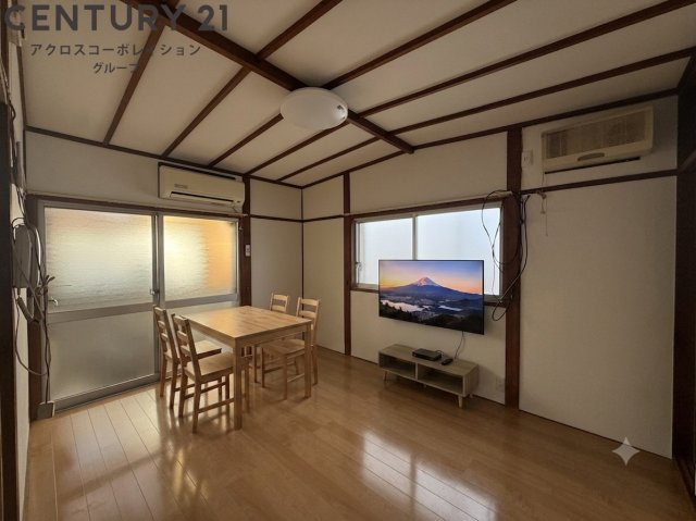 居室・リビング　画像中の家具はAI加工により配置加工しているため付属しません