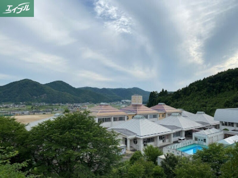 小学校　岡山市立御津小学校（小学校）まで1098m