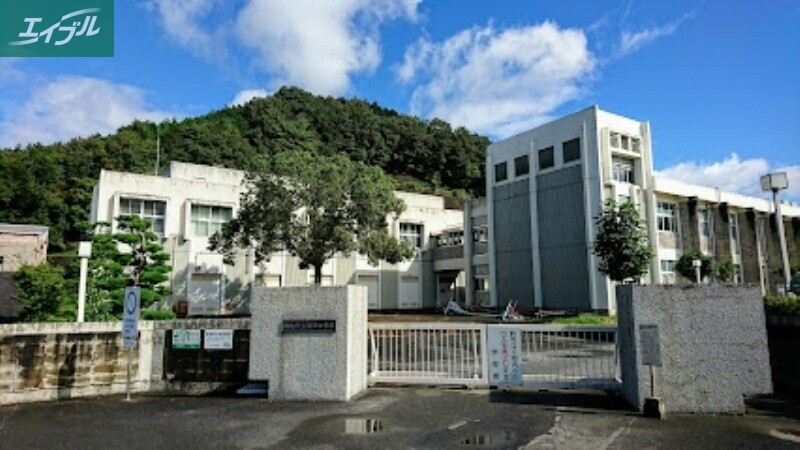 中学校　岡山市立御津中学校（中学校）まで1438m