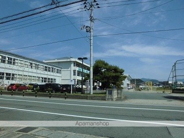 小学校　東根市立東根中部小学校（小学校）まで950m