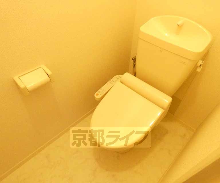 トイレ　ウォシュレット付きです。