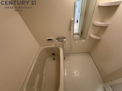 バス・シャワールーム　浴室乾燥・追い焚き機能付きで便利です♪
