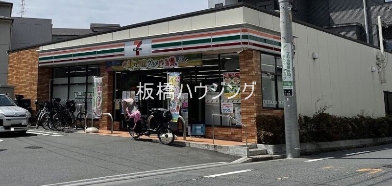 コンビニ　セブン-イレブン 練馬羽沢３丁目店（コンビニ）まで691m