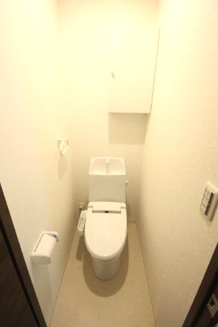トイレ　※同型タイプの為、現状を優先いたします
