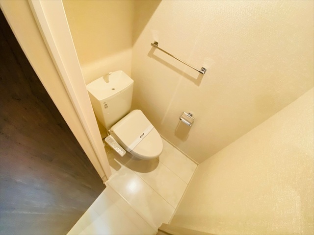 トイレ　同一建物内１０６号室内装写真転載