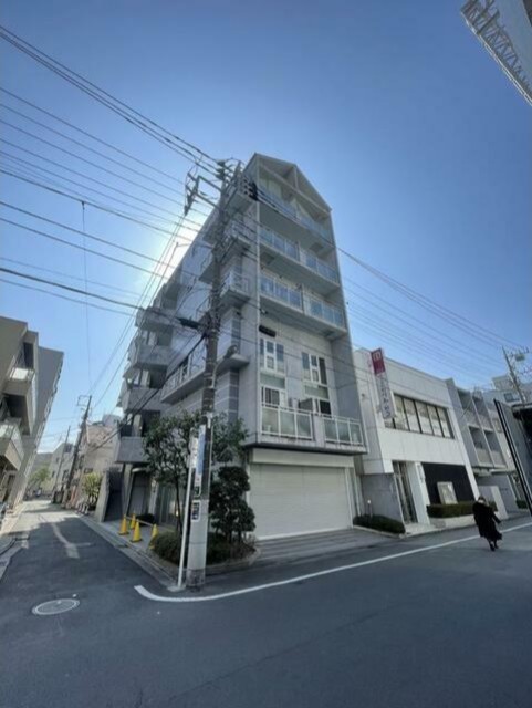建物外観　６階建ての賃貸マンション