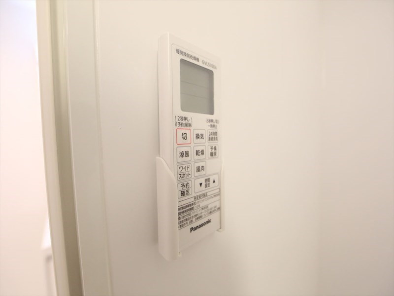 その他設備　浴室暖房乾燥機付き