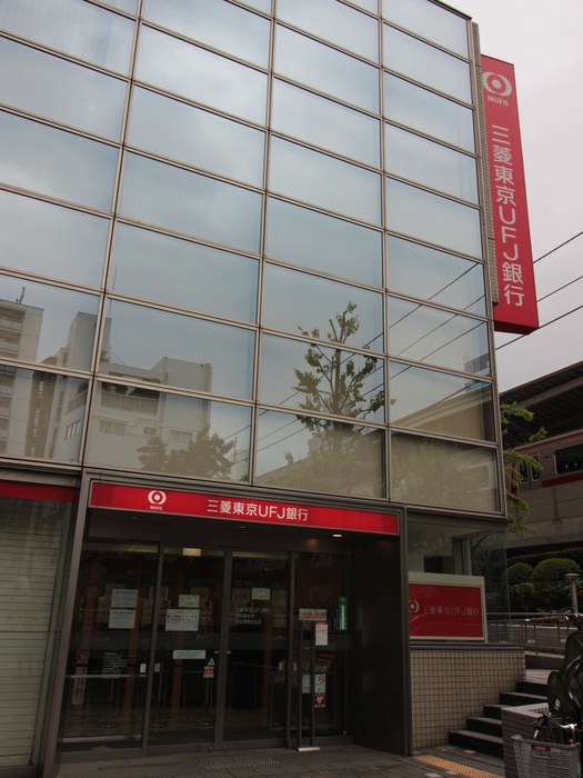 銀行　三菱UFJ（銀行）まで712m