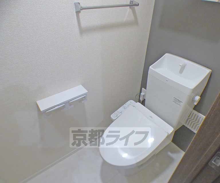 トイレ　ウォシュレット機能付きトイレです。