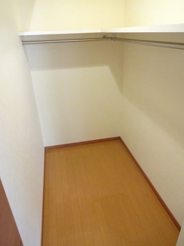 収納　かさばりやすいお洋服もたっぷり収納できます