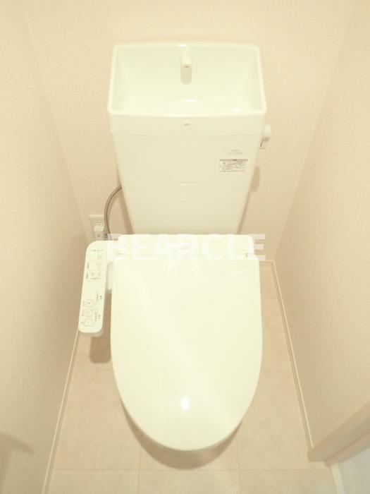 トイレ　落ち着いた色調のトイレです