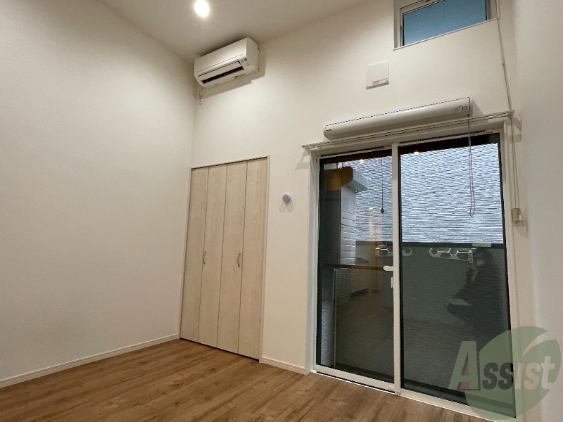 その他部屋・スペース　天井が高く開放感のあるお部屋になっていますよー