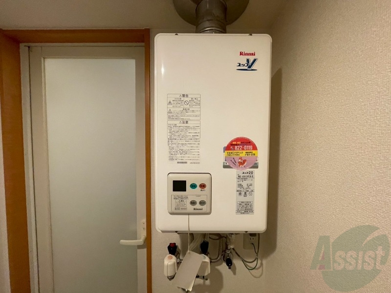 その他設備　給湯器です。操作しやすいパネルになってます。