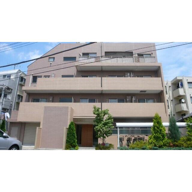 建物外観　鉄筋コンクリート造のがっちりとした建物。