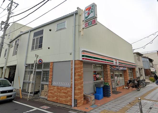 コンビニ　セブンイレブン足立梅島駅北店（コンビニ）まで93m